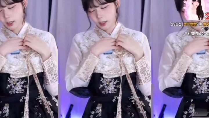 Chó Lan nhảy múa sôi động trong trang phục truyền thống, 666 còn có tiết mục kỹ năng "hâm mộ hổ"