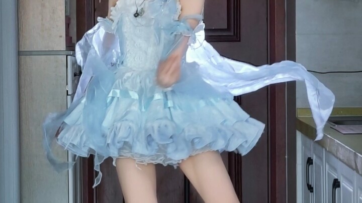 翩翩如惊鸿，少女四时雨