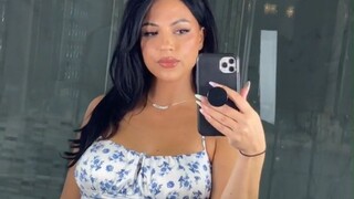 Rutinitas perawatan kulit dan rias wajah seorang ibu hamil yang sangat elegan—jumlah alat-alat kecil