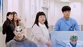 Even if the little devil comes, he has to help the doctor pass the scalpel!