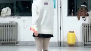 Little Shaker applies for competition | This little spider white sweater is so cute. This bgm is so 