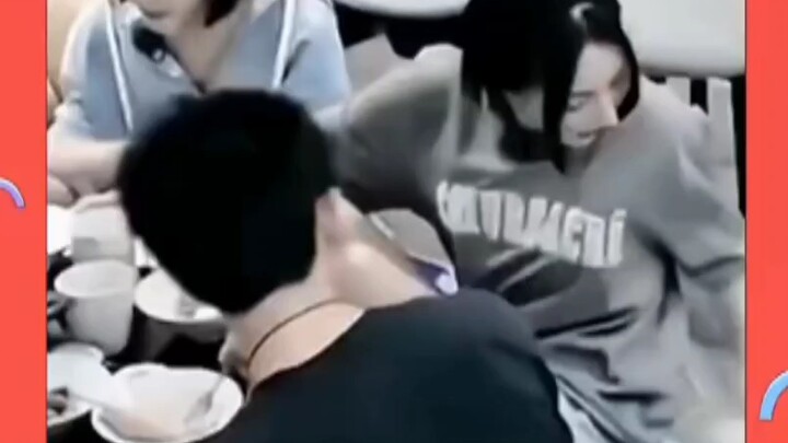 Reba pasti bakal terus mengingat momen yang tak bisa disembuhkan ini, kan!