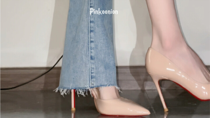 Giày cao gót đế đỏ màu nude