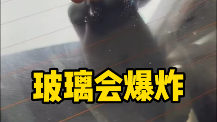 Điều này có thật không? Rắc bột baking soda lên kính rồi đổ coca vào sẽ phát nổ à