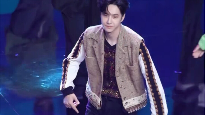 อ๊ากกกก คลิปเต้นแบบถ่ายทั้งตัวของหวังอี้ป๋อกลับมาแล้ว!