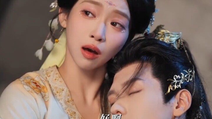 Tiểu ngọt nữ xuyên sách dùng đồng dao chế ngự vị hoàng đế tâm thần phân liệt #Bạo quân nhập ngã hoài