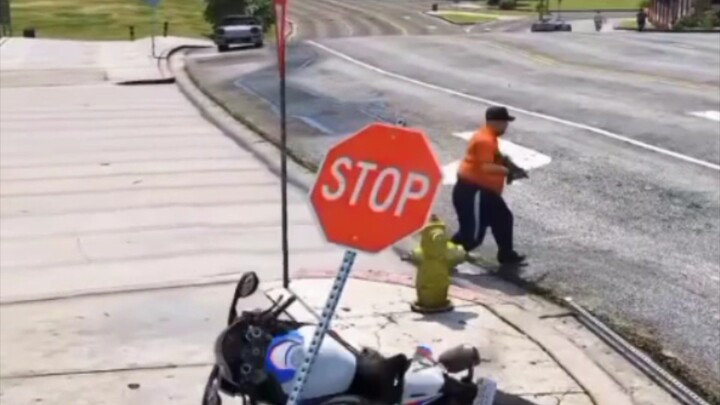 伪装成停车标志偷走玩家摩托车，太骚了！GTA5整蛊