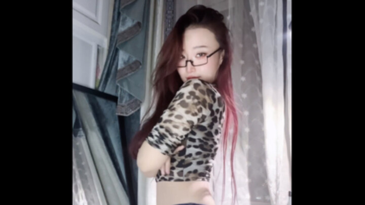 Leopard-print midriff-baring jeans and high heels