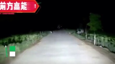 Đi xe buổi tối nhìn thấy cảnh này bạn có sợ không?