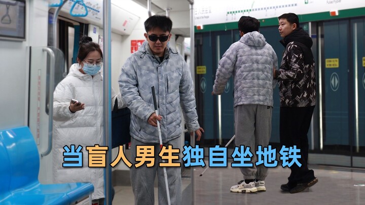 Melihat tunanetra naik metro sendirian, seseorang mendampinginya sepanjang perjalanan hingga keluar 