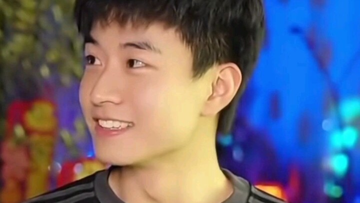 Street Interview with Post-00s Sunny Puppies / Major Easter Egg at the End!!