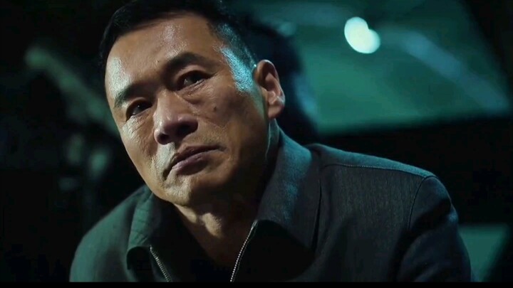 我也想做一个两袖清风的清官，可他们给的钱太多了，那是我一辈子也挣不到的