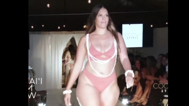 Peragaan Busana Model Tebal Eropa dan Amerika