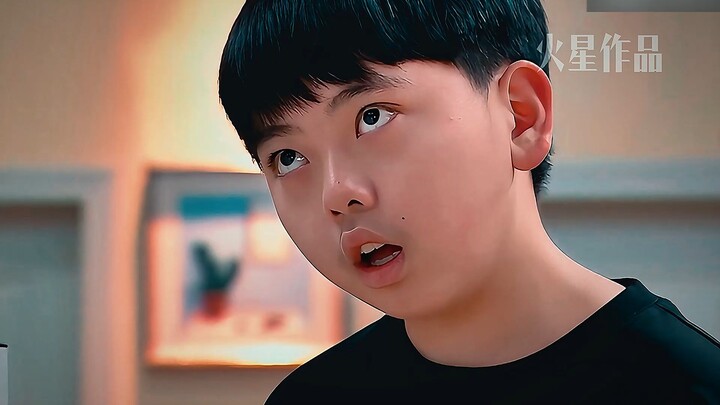Cậu bé: Chữ này cậu biết không?