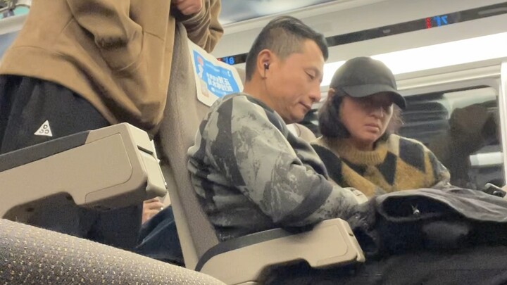 I secretly booked tickets for my parents to go on a trip, but I sat on the same bus just to see thei