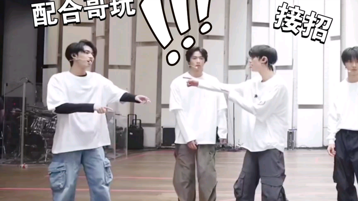 Chongqing station joint rehearsal—guys, we're swamped! So handsome in waves—kidding, even the goofy 