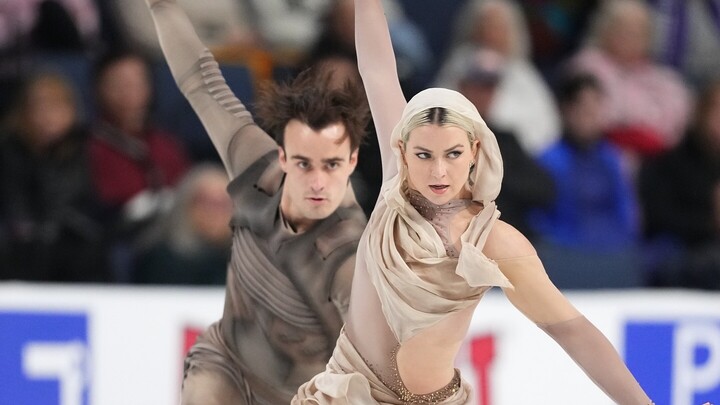 [Ice Dancing Dunes] Pile sand on the ice
