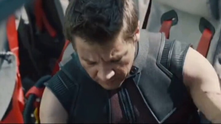 [Avengers 2 deleted scene] Hawkeye finishes off Quicksilver! Have you ever seen such a ruthless Hawk