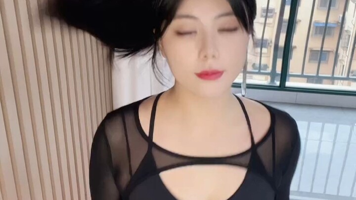 لنرقص قليلاً ببساطة