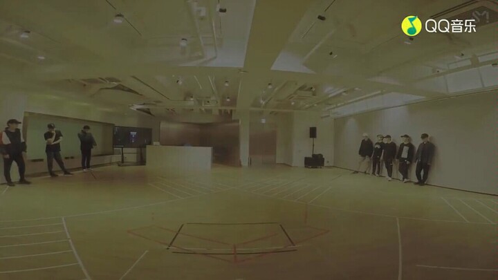 Wow, aku benar-benar terkesan dengan mereka. Ganteng! Ganteng! Ganteng!