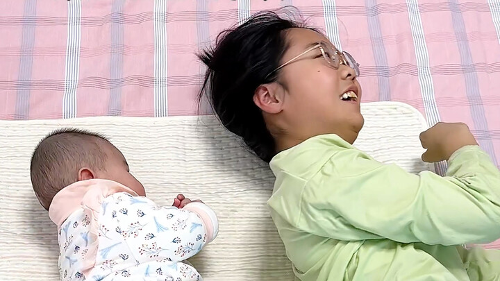 Sau giờ tan học, Đức Hoa bận rộn cỡ nào khi chăm con? Không có ông bà, không có ô sin, toàn bộ việc 