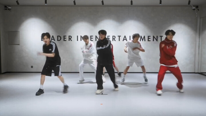 JYP family love! All male idols are S-Class Cha fans!