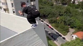 يا إلهي يا صغيري، انزل إلى هنا بسرعة!