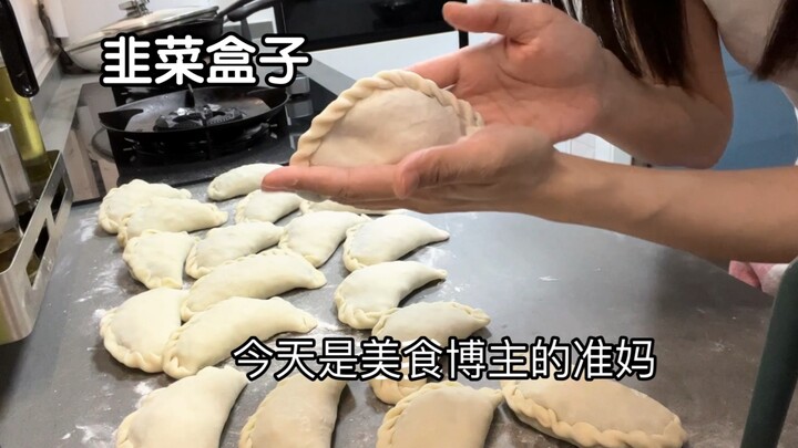 Karena kalian semua sudah memanggilku ibu idaman dalam mimpi,