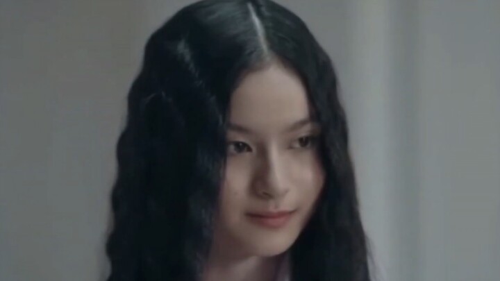 ได้ยินว่าผู้กำกับเลือกเธอให้มารับบทเสี่ยวโย่วในซีรีส์เรื่องนี้ “เธอมีความสามารถทางการแสดงมาก” ภาคไทย