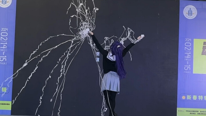 Klik untuk menonton gadis penari unik Mafuyu "So Happy Mom" (Zhengzhou Creativity, 14 Februari)