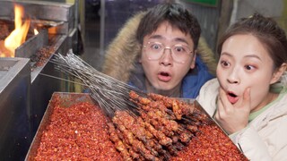 40 tệ một bó, liều ớt chết người! Thịt xiên nướng và bánh mì dẹt, đúng là tuyệt đỉnh!