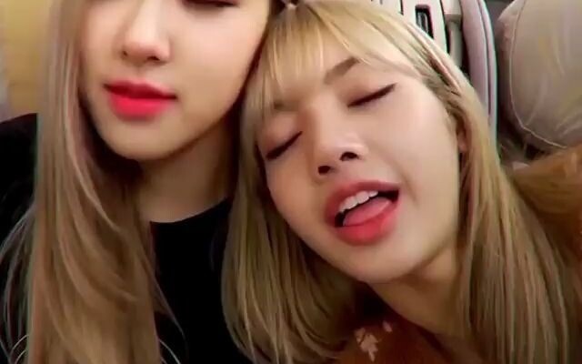【Chaelisa】เธอจูบฉัน งั้นฉันก็จะจูบตอบ! โมเมนต์สุดฟินของลิซ่าและแชยอง