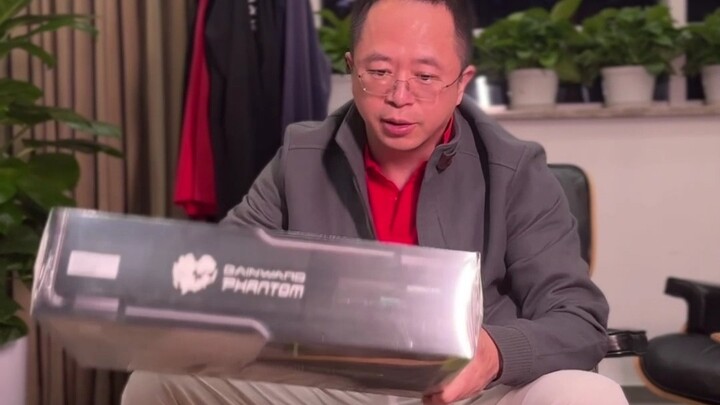 Unboxing the graphics card every man dreams of—my grin is even harder to wipe off than AK’s!