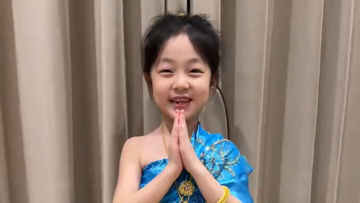 Thai school’s Loi Krathong festival: my strong-willed daughter has once again made me proud.