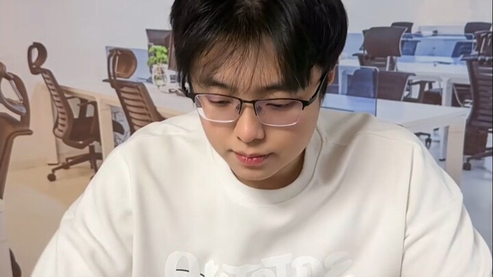 เทคนิคการ “แกล้งโง่” ในการเข้าสังคมที่ต้องรู้ให้ได้!