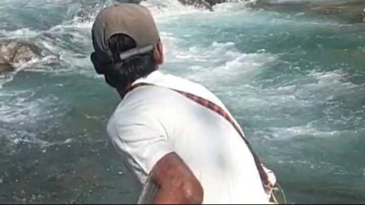 cast net fishing in Nepal | himalayan trout fishing with handmade cast net |