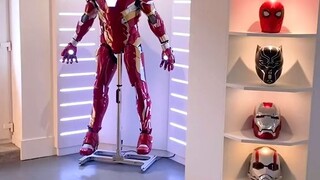 小哥把车库改成了漫威展览台