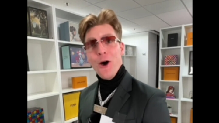 Khi mức chi tiêu của bạn tại Hermès đạt 1,8 triệu: