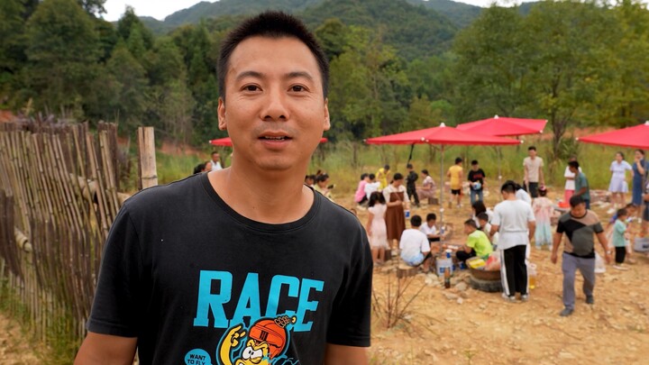 Hua Nong Brothers: During the National Day holiday, people keep dropping by to visit—time to slaught