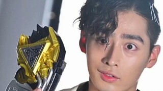 Hãy xem xét những Kamen Rider đã tự chế tạo thiết bị biến hình của riêng mình