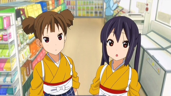 "The clerk is so cute that she looks like an adult machine" comic clip, K-ON!