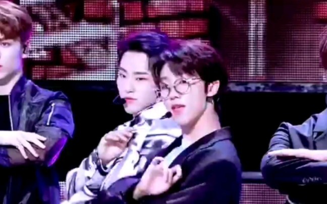 ซูหมิงหาว—ไลฟ์สดเพลง Left & Right, ทั้งคนและเพลง