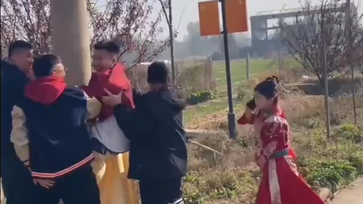 Refusing wedding pranks and standing up for love, a bride in Shandong boldly takes action—a modern-d