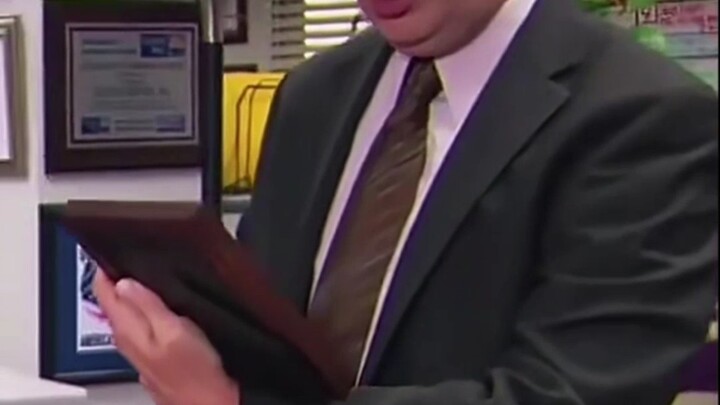 Bekerja sampai bodoh, rekan kerja selama belasan tahun tiba-tiba berubah jadi orang Asia!