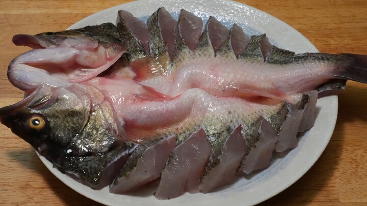Saat Tahun Baru Imlek, jangan lagi mengukus ikan bass begitu saja! Cukup ikuti beberapa langkah ini,