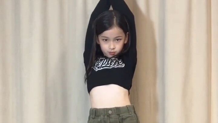 Tarian yang direkam oleh Qianqian saat kelas empat: versi siswa SD dari “Baby Monster” 2NE1