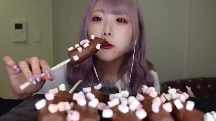 [Japanese Beautiful Girl] Chocolate Banana with Crispy Marshmallow [Handmade]