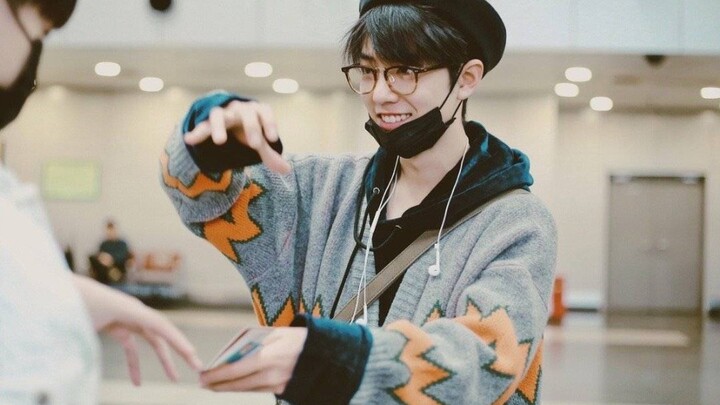 【เซียวจ้าน】เมื่อถอดหมวกเบเรต์และเสื้อโค้ท บุคลิกก็เปลี่ยนไป