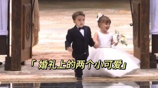 Hai em bé đáng yêu trong đám cưới đã thu hút sự chú ý của tất cả mọi người.
