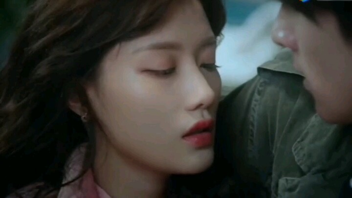 [คลิปหนัง] ก่อนที่สาวงามถูกทำร้ายจะสลบ ก็โดนช่วยไว้ทันจนได้